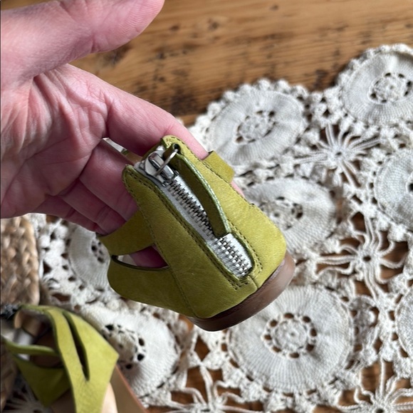 Giuseppe Zanotti Green Tan Sandals Minimalist Style - Picture 7 of 11